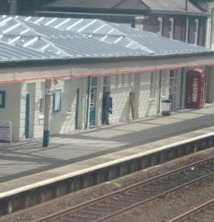 Monolevel RM, a cementitious render and Monolite, a lightweight mortar were applied for the refurbishment of Platform 1 on Bangor Station, North Wales.